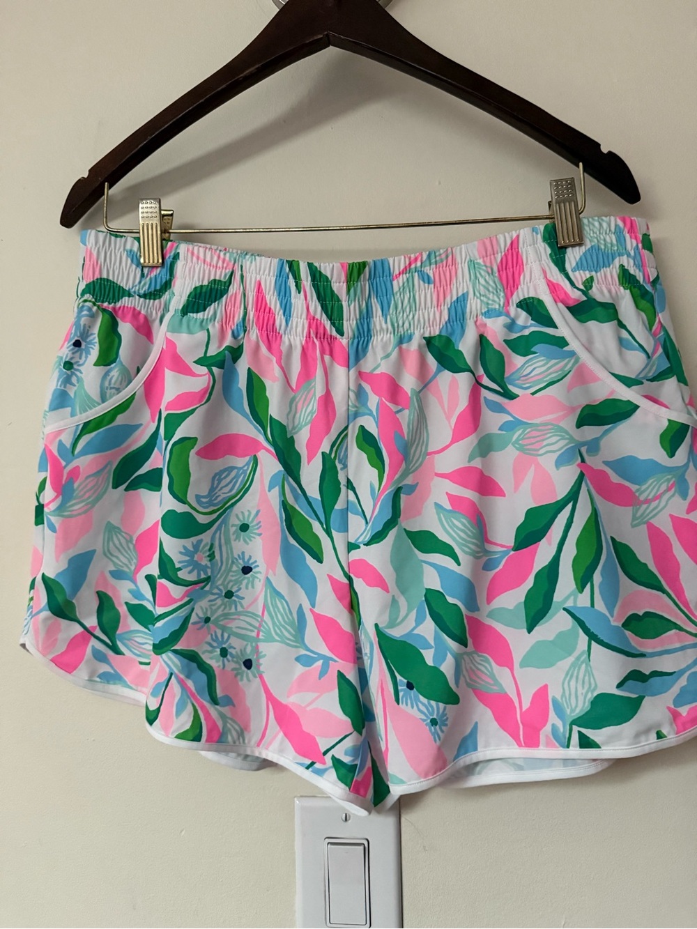 Lilly Pulitzer Pink, Green & Blue Leaf-Print Elastic-Waist Athletic Shorts